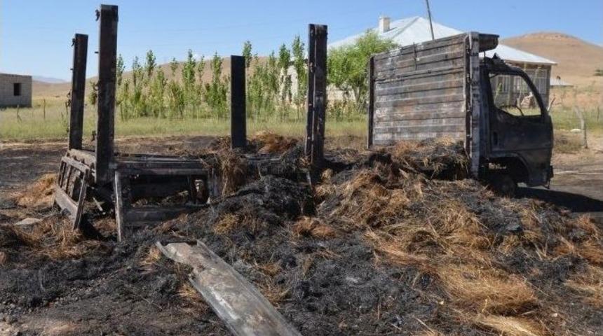 Başkale&rsquo;de Elektrik Tellerine Takılan Ara&ccedil; Yandı