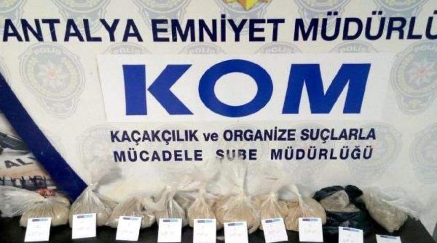 Antalya'da Uyuşturucuya 3 G&ouml;zaltı