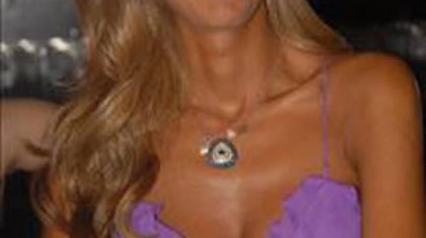 DUDAK- ANGELINA JOLIE