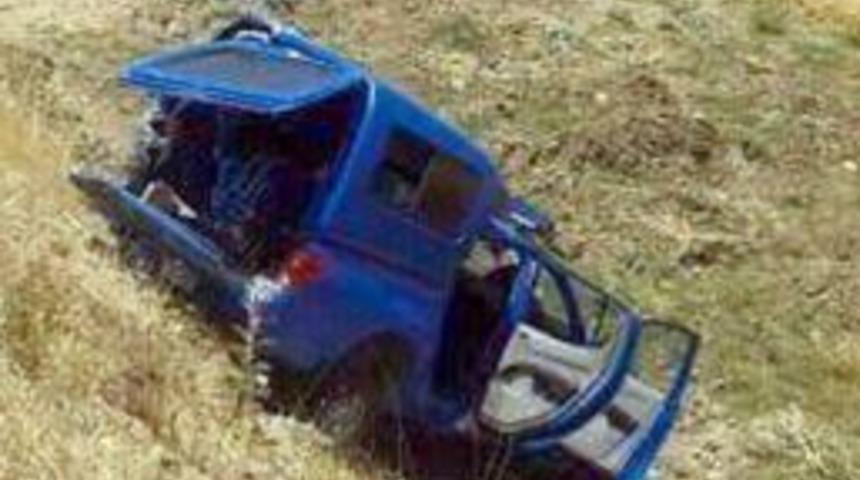 Ergani’de Askeri Araç Devrildi