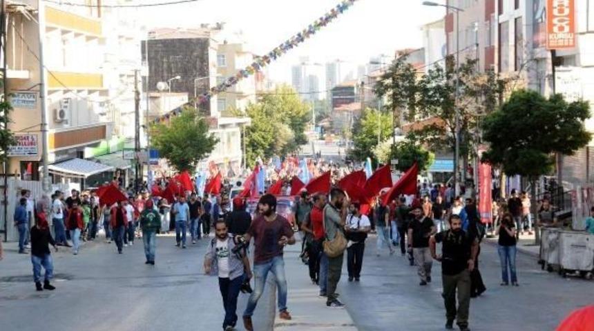 Gazi Mahallesi'nde Cenazeye Otomatik Silahla Karşılama