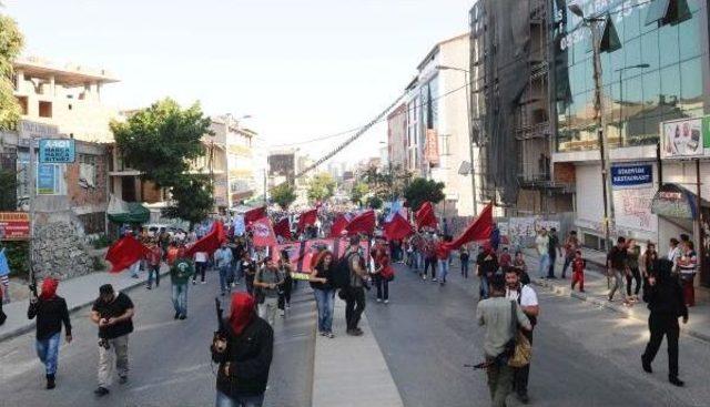 Gazi Mahallesi'nde Cenazeye Otomatik Silahla Karşılama