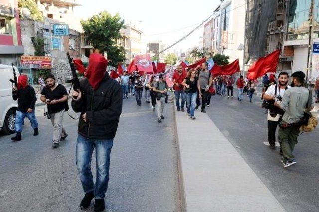 Gazi Mahallesi'nde Cenazeye Otomatik Silahla Karşılama