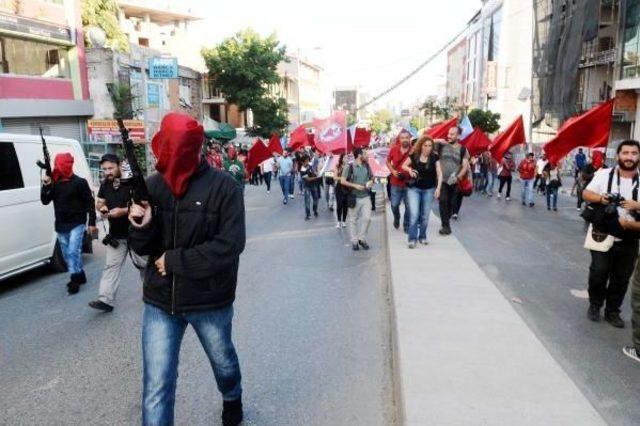 Gazi Mahallesi'nde Cenazeye Otomatik Silahla Karşılama