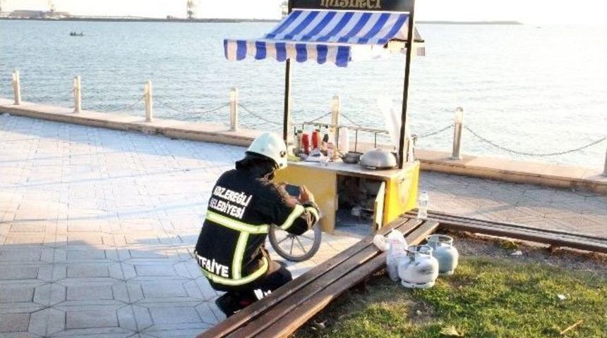 Bir G&uuml;n Arayla İki Mısır Tezgahı Yandı