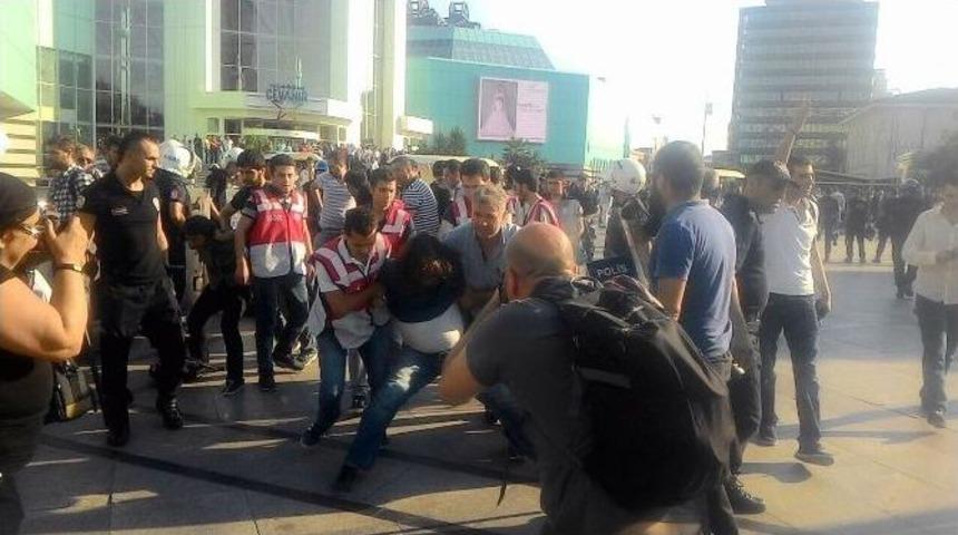 Şişli&rsquo;de Korsan G&ouml;steriye Polis M&uuml;dahalesi