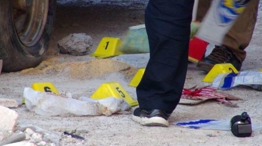 Parti Binası Girişine Konulan Paketten El Yapımı Bomba &Ccedil;ıktı