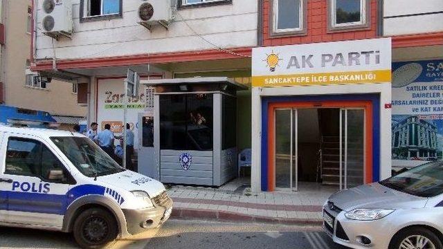 Parti Binası Girişine Konulan Paketten El Yapımı Bomba Çıktı