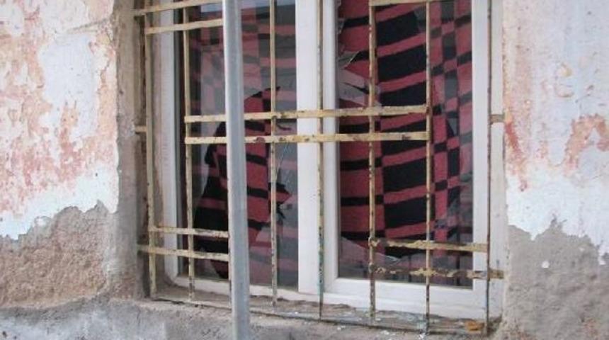 Viranşehir'de Suriyelilerin Kaldığı 3 Eve Saldırı