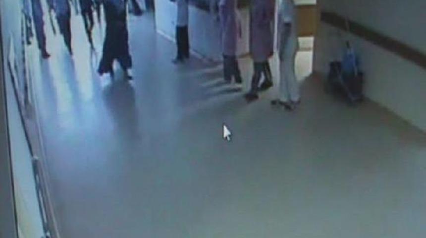 Hastanenin Yoğun Bakım &Uuml;nitesi &Ouml;n&uuml;nde Saniye Saniye Gerginlik