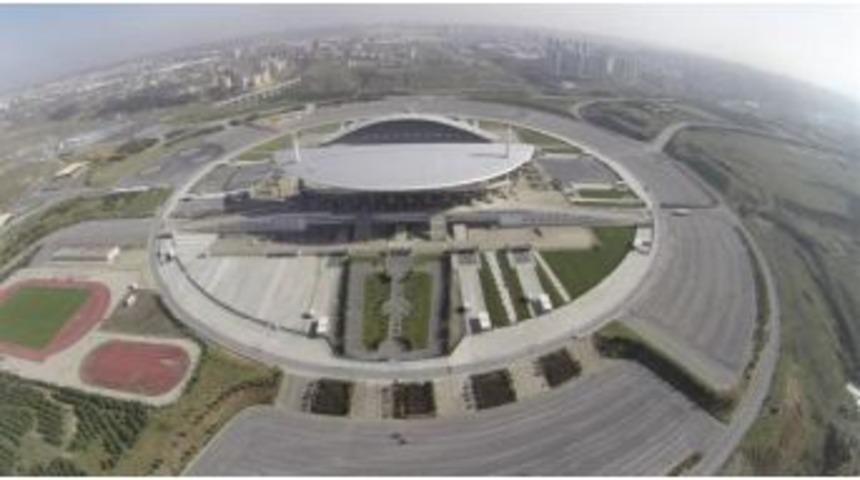 Uefa Yetkilileri, Atat&uuml;rk Olimpiyat Stadı'nda Incelemelerde Bulundu