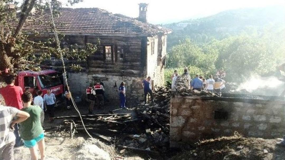 2 Yaşındaki K&uuml;&ccedil;&uuml;k Zeynep Yanarak Can Verdi