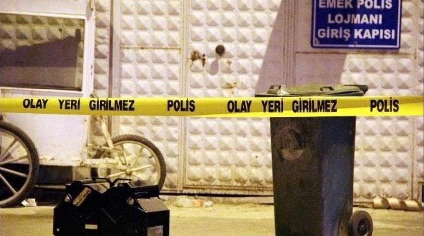 Polis Karakolunun &Ouml;n&uuml;nde Bomba Paniği