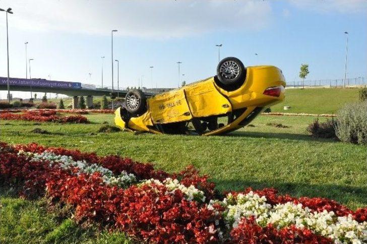 Atatürk Havalimanı Yolunda Kaza: 4 Yaralı G1