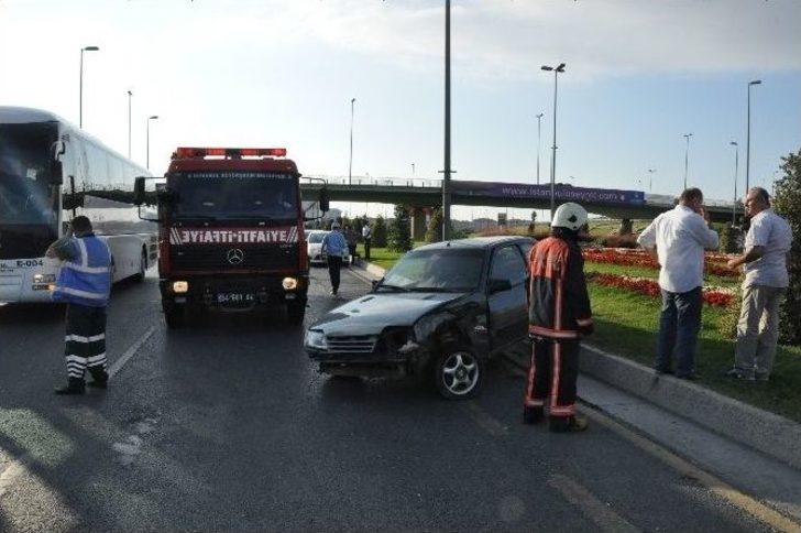 Atatürk Havalimanı Yolunda Kaza: 4 Yaralı G2