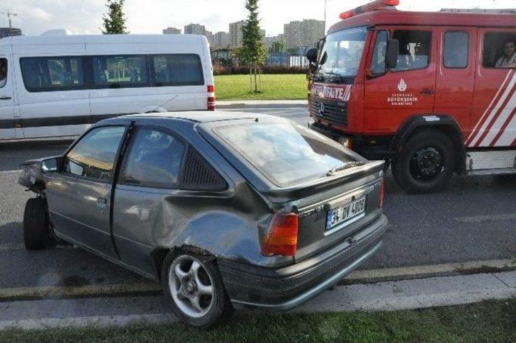 Atatürk Havalimanı Yolunda Kaza: 4 Yaralı G3