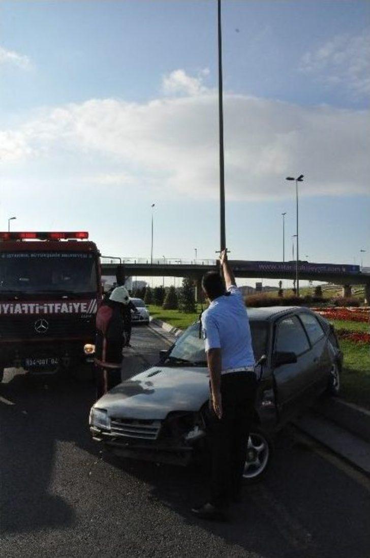 Atatürk Havalimanı Yolunda Kaza: 4 Yaralı G5