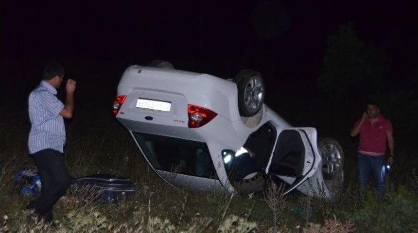 Otomobil Şarampole Yuvarlandı: 2 Yaralı