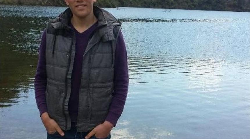 Aydın'da 4 Motosikletle 2 Otomobil Çarpıştı: 1 Ölü 3 Yaralı