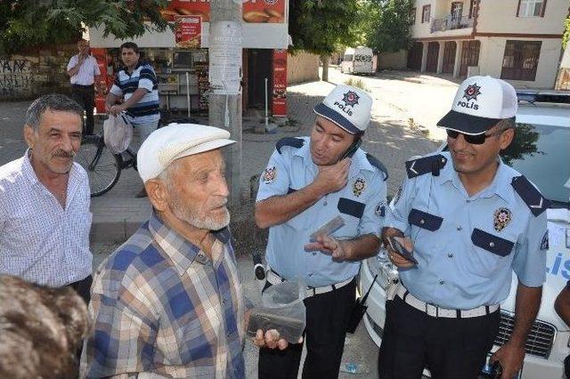 47 Yıllık Ehliyetname İle Polisleri Şaşkına Çevirdi