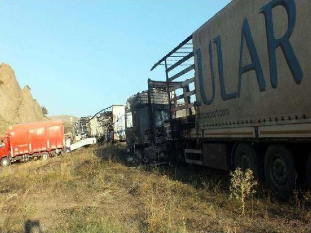 Pkk Iğdır- Erzurum Karayolunu Kesip 12 Tır, Kamyon Ve Otomobili Yaktı