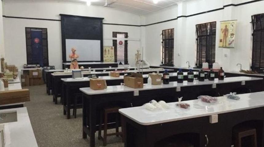 Tika&rsquo;dan Gana&rsquo;da Akra Achımota Lisesi Bilim Laboratuvarı&rsquo;na Donanım Desteği