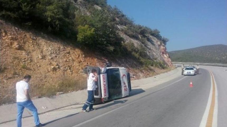 Osmaneli 112 Acil Servis Ambulansı Dönüş Yolunda Kaza Yaptı