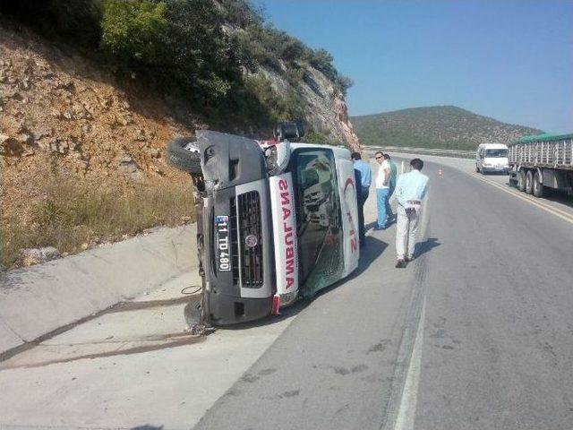 Osmaneli 112 Acil Servis Ambulansı Dönüş Yolunda Kaza Yaptı