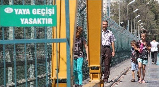 Yaya Ve Taşıt Geçişi Yasak Ama Kurala Uyan Yok