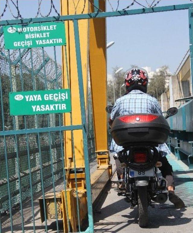 Yaya Ve Taşıt Geçişi Yasak Ama Kurala Uyan Yok