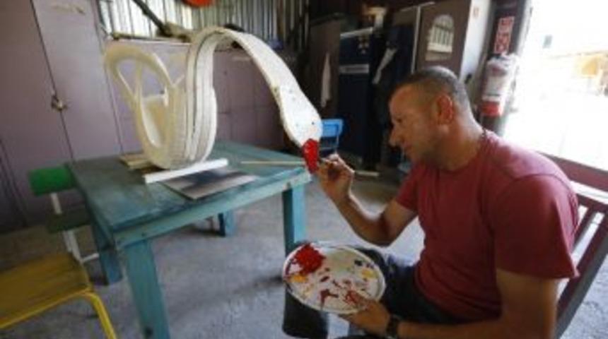 Atık Lastikleri &Ccedil;i&ccedil;eklik Yaptılar