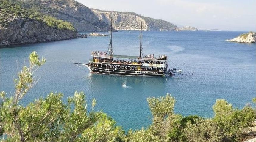 Belçikalı Ve Rus Turistlerin Yat Turu Keyfi