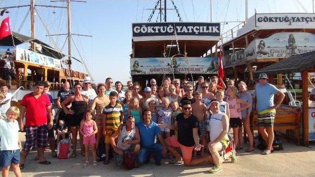 Belçikalı Ve Rus Turistlerin Yat Turu Keyfi