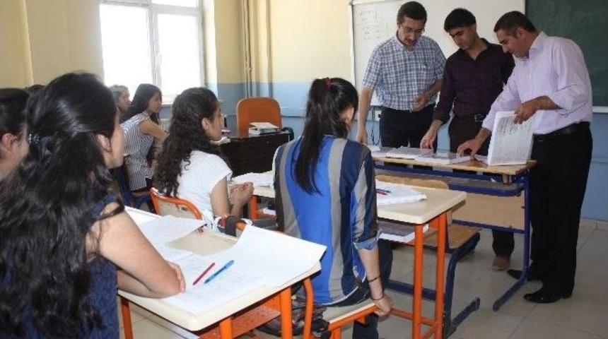 Tatillerini &Ouml;ğrenerek Ge&ccedil;iriyorlar