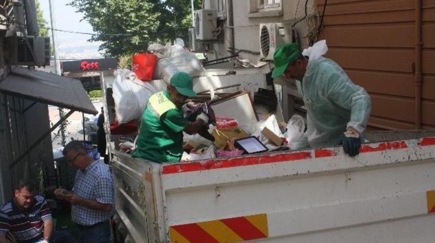 &Ccedil;&ouml;p Evden Bir Kamyon &Ccedil;&ouml;p &Ccedil;ıktı, "onlar Annemden Hatıraydı" Dedi.