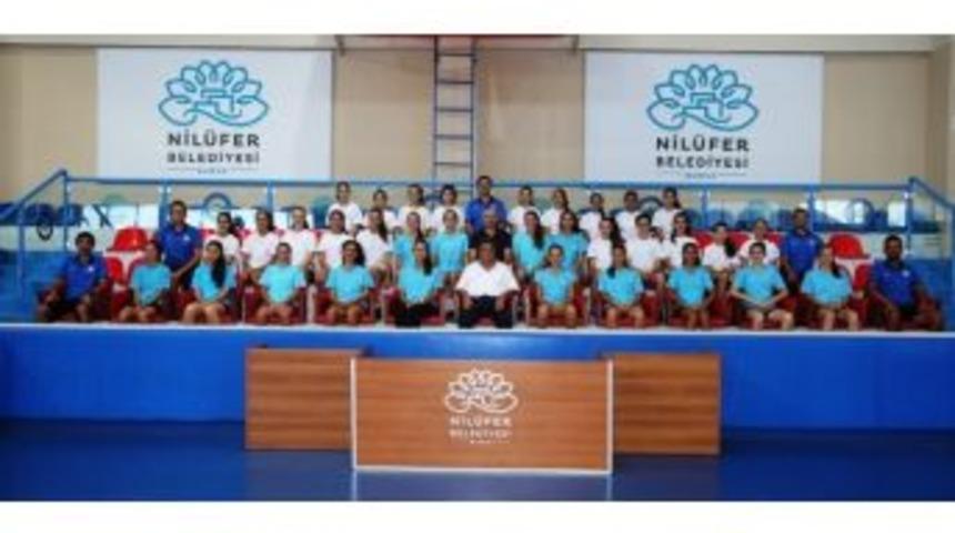 Nil&uuml;fer Kadrosu Altyapıyla G&uuml;&ccedil;leniyor