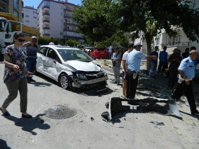 Mudanya’Da Freni Boşalan Kamyon 14 Aracı Biçti