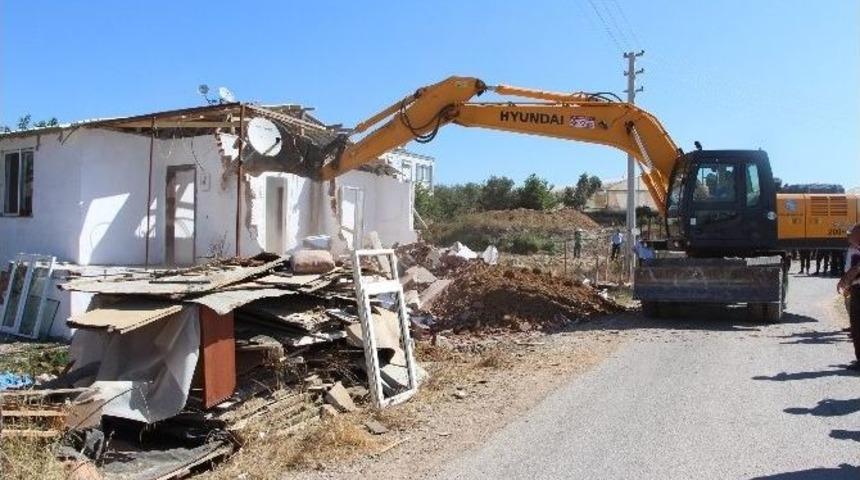 Aksu&rsquo;da Yıkım