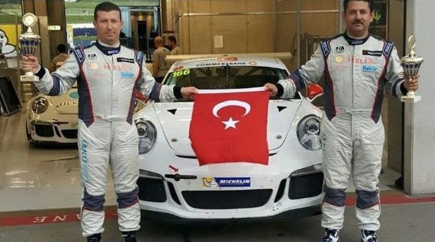 &Uuml;lk&uuml; Motorsport Bir Kez Daha Bayrağımızı Dalgalandırdı