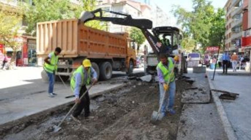 B&uuml;y&uuml;kşehir Belediyesi Başkentin Kaldırımlarını Yeniliyor
