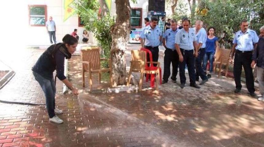 Suru&ccedil;'ta Bombalı Saldırıya Sahne Olan Merkezdeki Vahşetin Izleri Temizleniyor