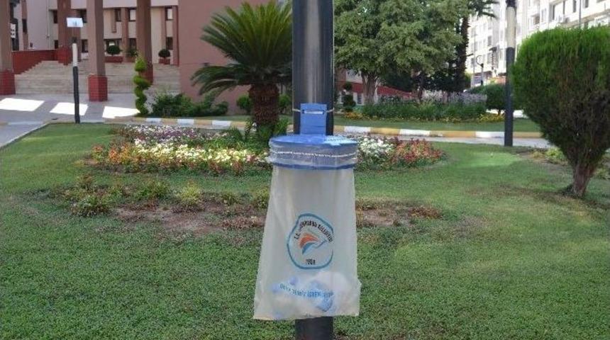 İskenderun Caddelerinde Poşetli Portatif &Ccedil;&ouml;p Kutuları D&ouml;nemi