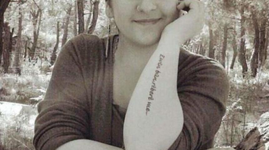 Eylem, Patlamadan 5 Dakika &Ouml;nce Sarıldığı Arkadaşı Ezgi'ye Ağlıyor