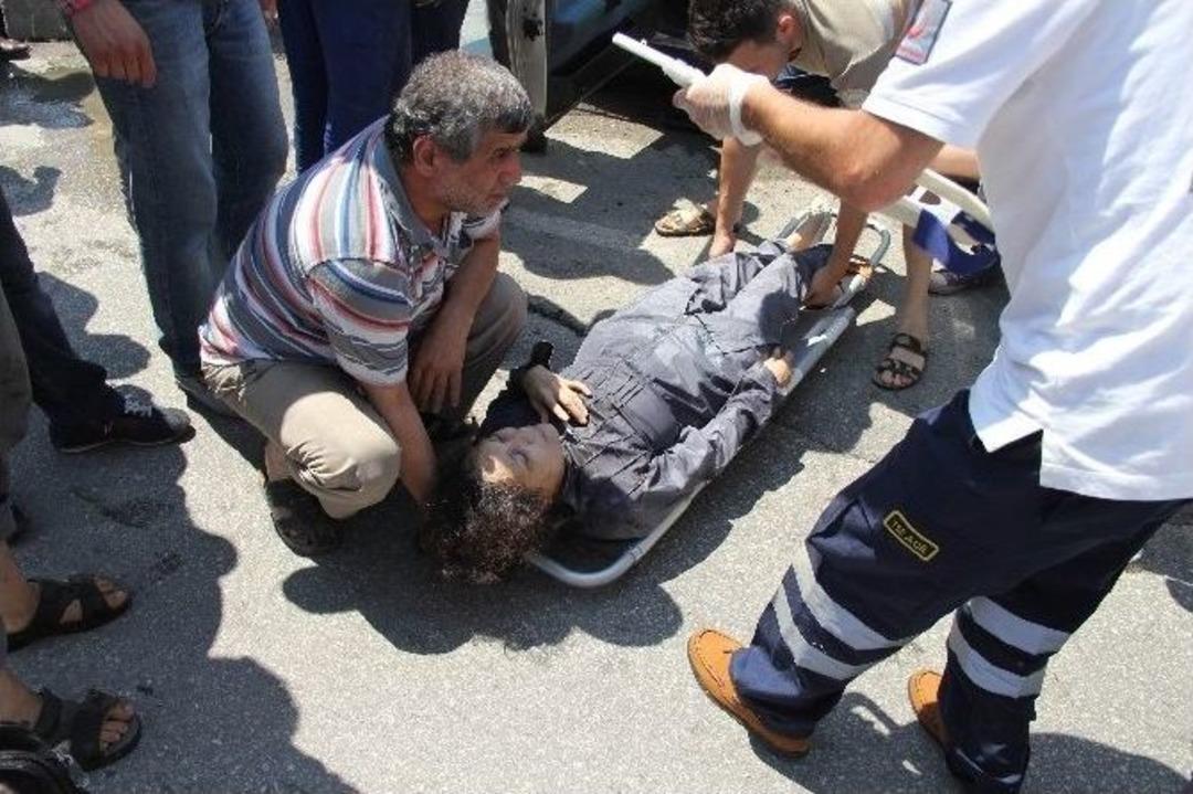 Minib&uuml;s İle Otomobil &Ccedil;arpıştı: 5 Yaralı