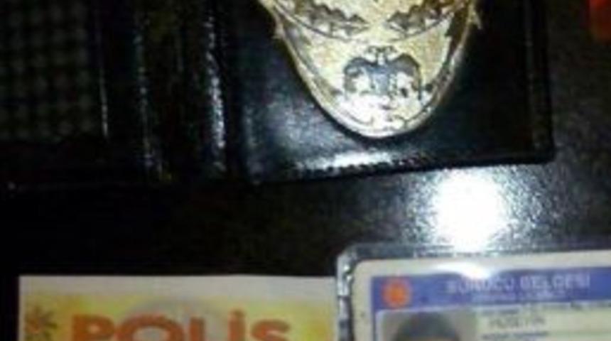 Kimlik Kontrolü Yapan Sahte Komiseri Gerçek Polis Yakaladı