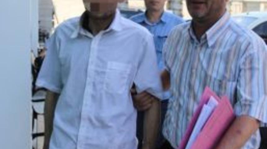 Hırsız, Odasına Girdiği Gen&ccedil; Kız Uyanınca Ka&ccedil;tı