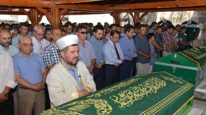 Vali T&uuml;rker Vedat Yılmaz&rsquo;ın Cenaze Namazına Katıldı