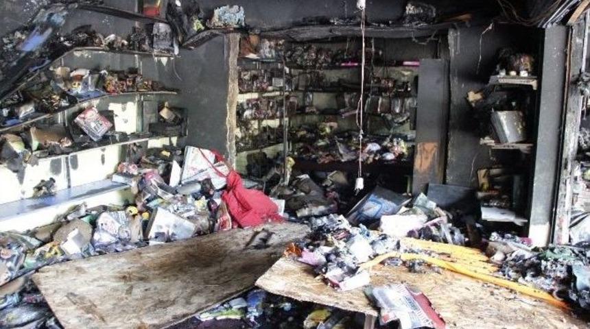 Kocaeli&rsquo;de Oyuncak&ccedil;ı D&uuml;kkanı Kundaklandı