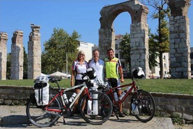 Alman Çift, 2 Bin Kilometre Pedal Basıp Efes'i Gezdi