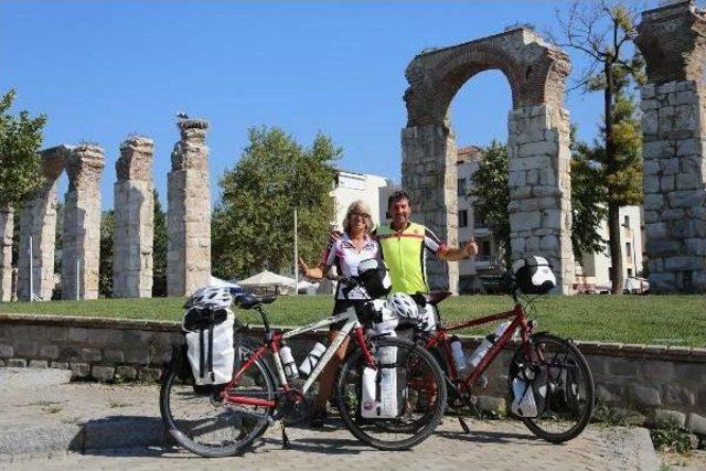 Alman Çift, 2 Bin Kilometre Pedal Basıp Efes'i Gezdi